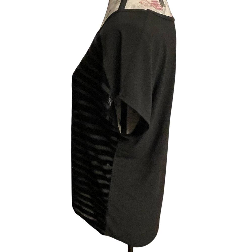 Chic Black Velvet Striped Short Sleeve Top - Picture 2 of 7
